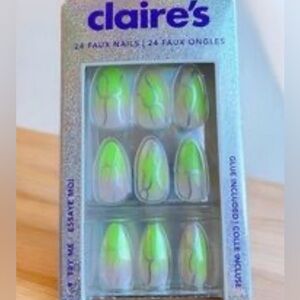 Claire's Vibrant Green Faux Nails #1